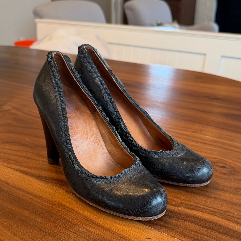 Chie Mihara Black Leather Heels with Ruffle Trim